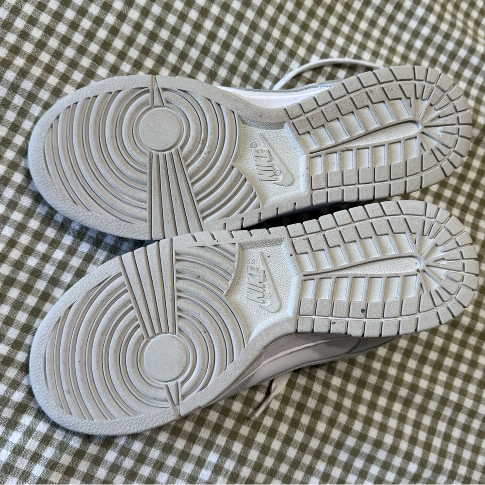 Nike dunk low white/ light smoke grey size 8.5 women's - Picture 5 of 7